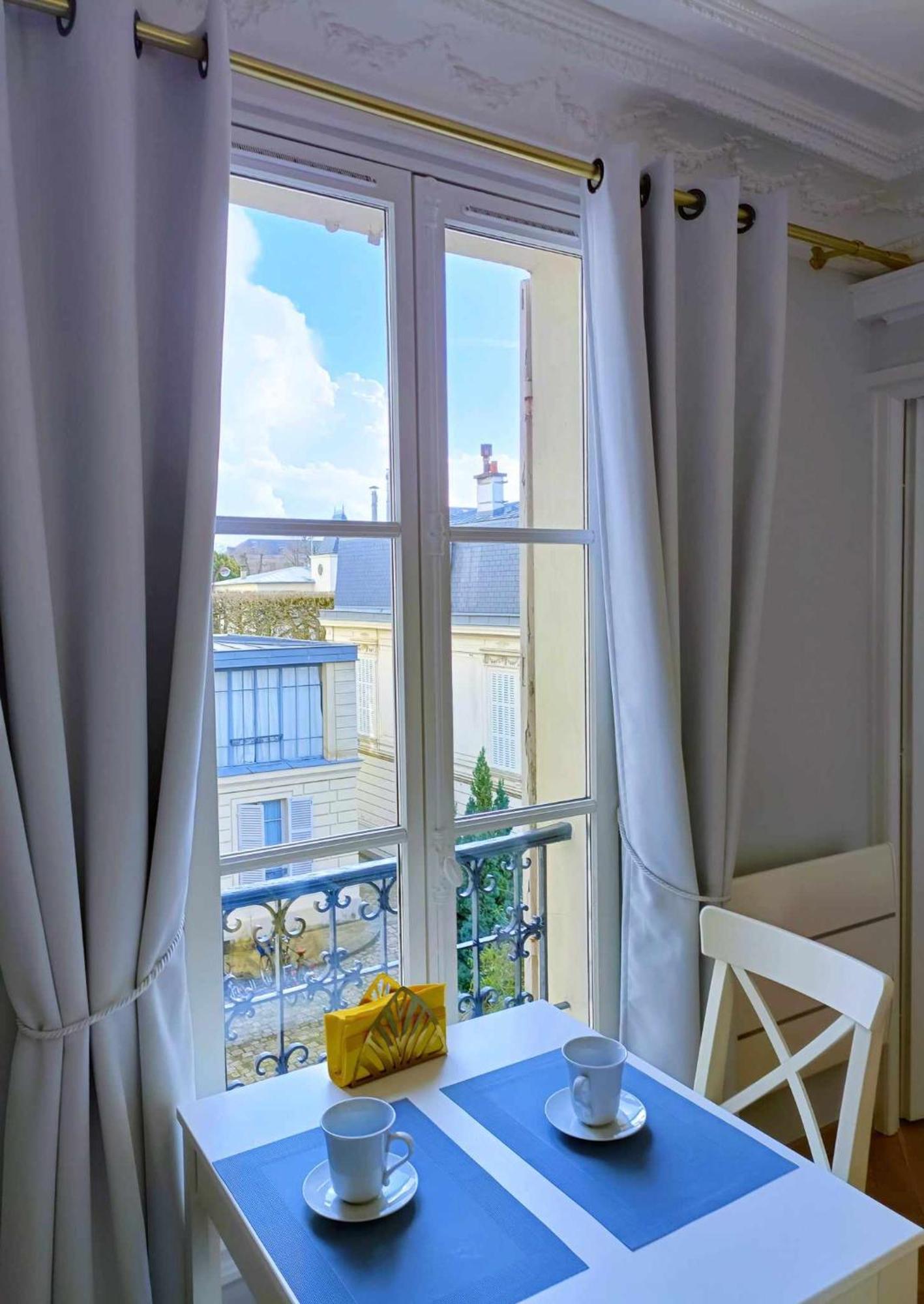 Ferienwohnung Au Petit Trianon Bleu Versailles Exterior foto